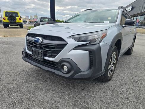 Used 2024 Subaru Outback Premium AWD/4WD image 8