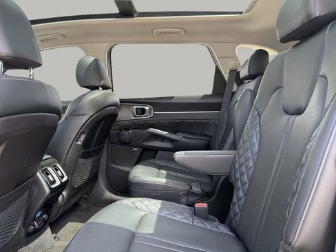 Used 2023 Kia Sorento SX AWD/4WD image 16