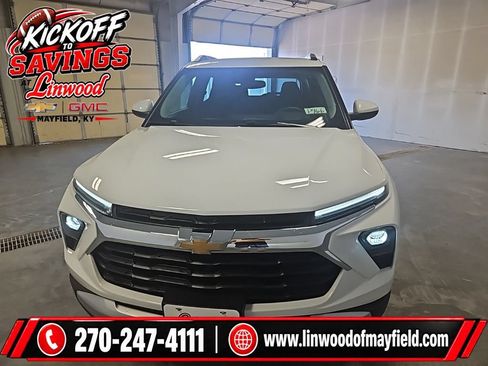 Used 2025 Chevrolet TrailBlazer LT AWD/4WD image 3