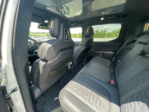 Used 2022 Rivian R1T Adventure AWD/4WD image 18