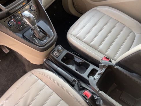 Used 2019 Ford Transit Connect XLT w/ XLT Premium Package image 9