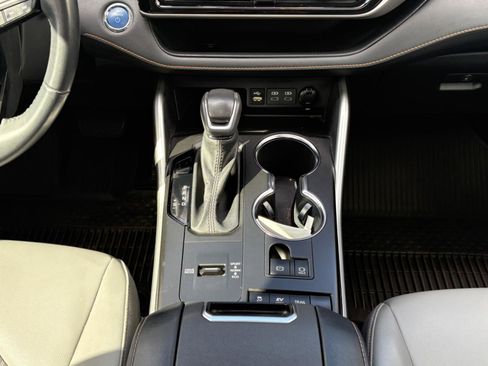 Used 2022 Toyota Highlander Bronze Edition image 30