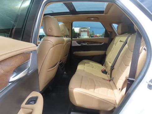 Used 2022 Cadillac XT5 Premium Luxury w/ Platinum Package AWD/4WD image 17