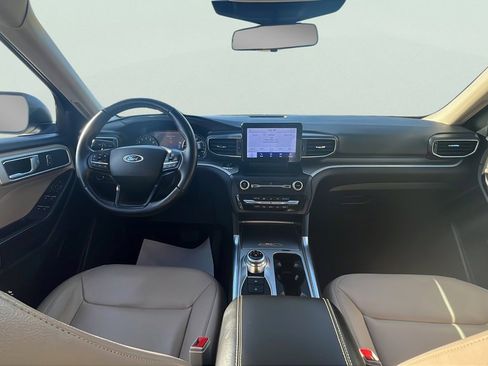 Used 2020 Ford Explorer XLT w/ Equipment Group 202A image 9