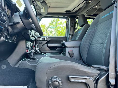 Used 2024 Jeep Wrangler Unlimited Rubicon 4xe AWD/4WD image 17