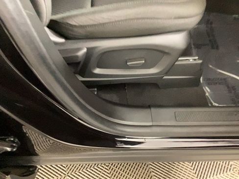 Used 2023 Ford Explorer XLT image 8