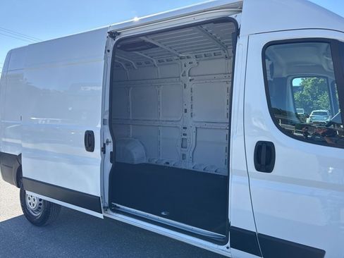Used 2025 RAM ProMaster 2500 w/ Convenience Group image 24