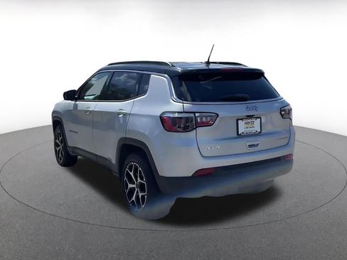 Used 2025 Jeep Compass Limited image 10