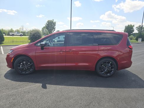 New 2026 Chrysler Pacifica Limited w/ S Appearance Package image 13