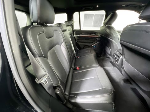 Used 2022 Jeep Grand Cherokee Overland AWD/4WD image 28