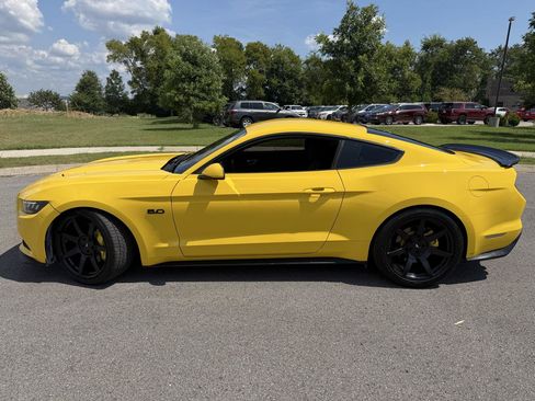 Used 2017 Ford Mustang GT w/ GT Performance Package RWD image 7