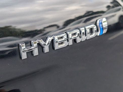 Used 2018 Toyota Prius One image 16