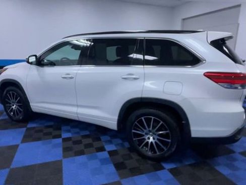Used 2017 Toyota Highlander SE AWD/4WD image 6