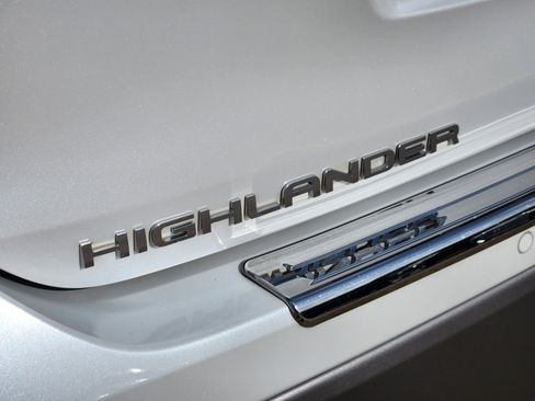 Used 2022 Toyota Highlander Platinum image 13