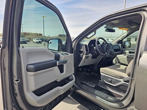 Used 2017 Ford F150 XLT w/ Equipment Group 301A Mid AWD/4WD image 18