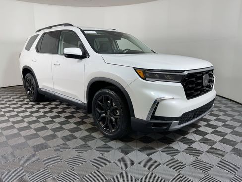 New 2025 Honda Pilot Touring image 6