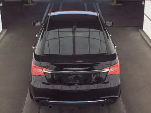 Used 2011 Chrysler 200 Limited FWD image 4