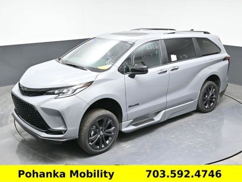 Used 2026 Toyota Sienna XSE image 14