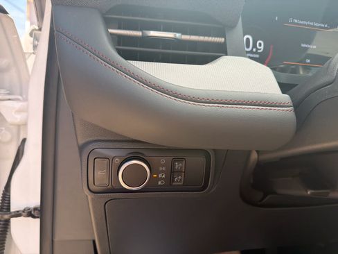Used 2025 Ford Explorer Active RWD image 23