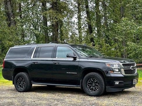 Used 2019 Chevrolet Suburban LT image 1