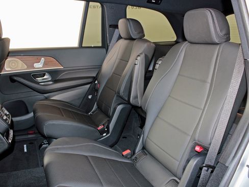 Used 2025 Mercedes-Benz GLS 450 GLS 450 image 28