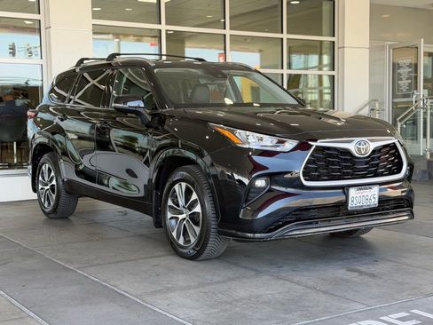 Certified 2020 Toyota Highlander XLE AWD/4WD image 6