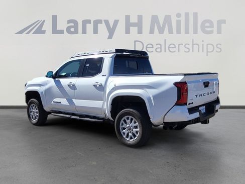 Certified 2025 Toyota Tacoma SR5 image 2