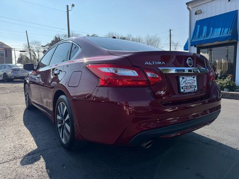Used 2017 Nissan Altima 2.5 SV w/ Convenience Package image 7