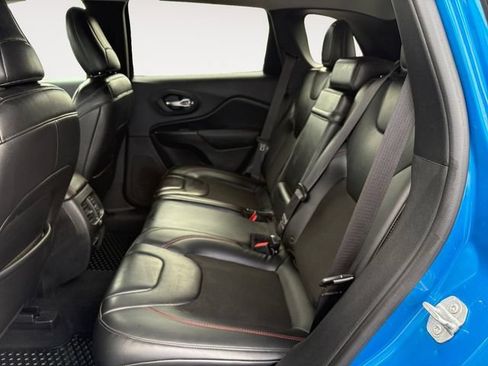 Used 2019 Jeep Cherokee Trailhawk w/ Cold Weather Group AWD/4WD image 13