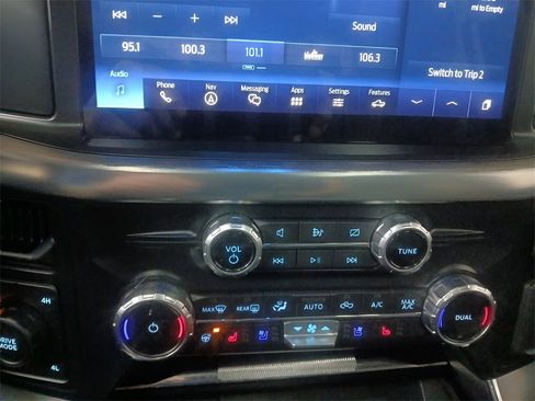 Certified 2022 Ford F150 Lariat w/ Equipment Group 502A High image 18