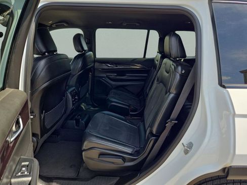 Used 2023 Jeep Grand Cherokee L Laredo image 30