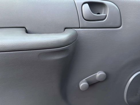 Used 2005 Dodge Grand Caravan SE image 39