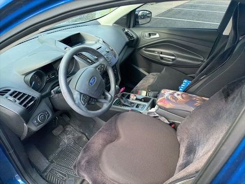 Used 2017 Ford Escape SE w/ SE Cold Weather Package image 4