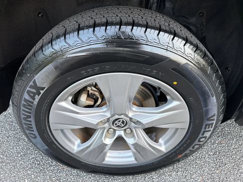 Used 2022 Toyota RAV4 XLE w/ Convenience Package FWD image 17