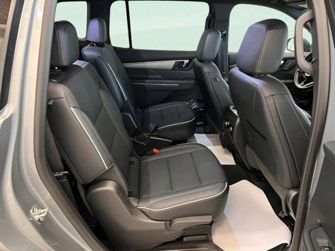 Used 2025 Buick Enclave Preferred image 13