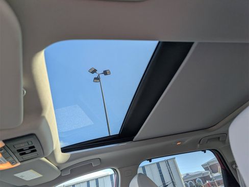 Used 2021 Nissan Rogue SL w/ Premium Package image 17