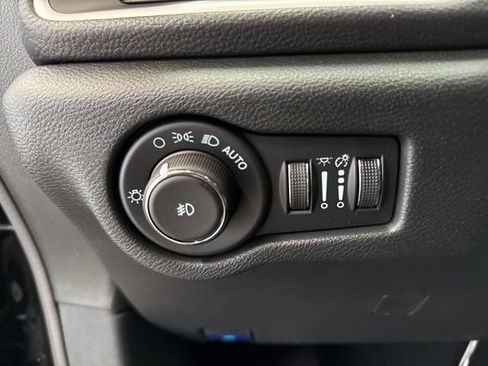 New 2026 Chrysler Pacifica Select image 13