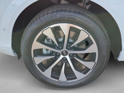 New 2026 Audi Q3 quattro 2.0T AWD/4WD image 9