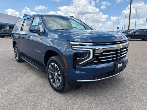 New 2026 Chevrolet Suburban LT w/ Comfort Package AWD/4WD image 8