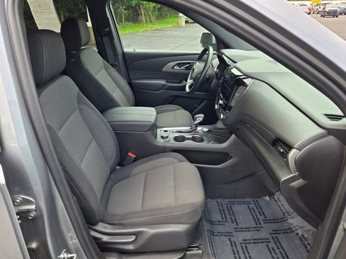 Used 2023 Chevrolet Traverse LT image 6