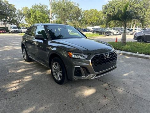 Used 2023 Audi Q5 2.0T Premium w/ Convenience Package AWD/4WD image 4