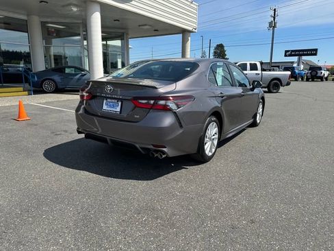 Used 2024 Toyota Camry SE FWD image 2