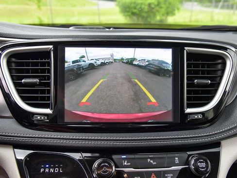 Certified 2023 Chrysler Pacifica Touring-L w/ Uconnect Theater Family Group FWD image 17