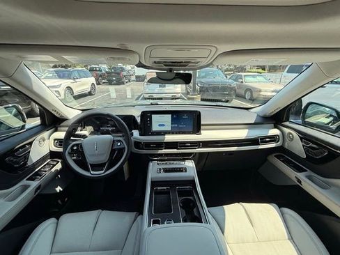 New 2025 Lincoln Aviator Reserve w/ Luxury Package image 8