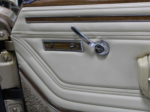 Used 1989 Jeep Grand Wagoneer image 54