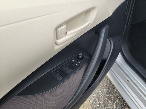 Used 2026 Toyota Corolla LE FWD image 16