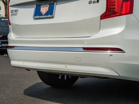 Used 2023 Volvo XC90 B6 Plus w/ Protection Package image 9