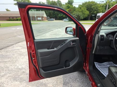Used 2015 Nissan Frontier PRO-4X w/ Pro-4x Luxury Package AWD/4WD image 11