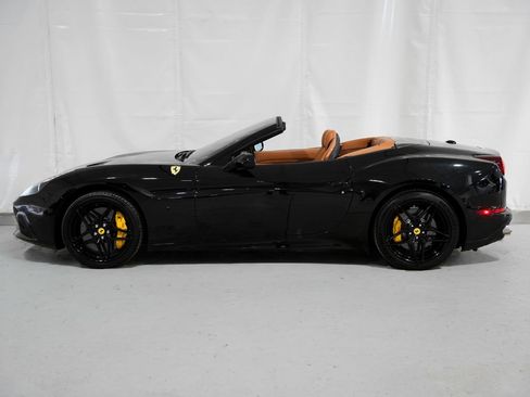 Used 2015 Ferrari California T RWD image 2