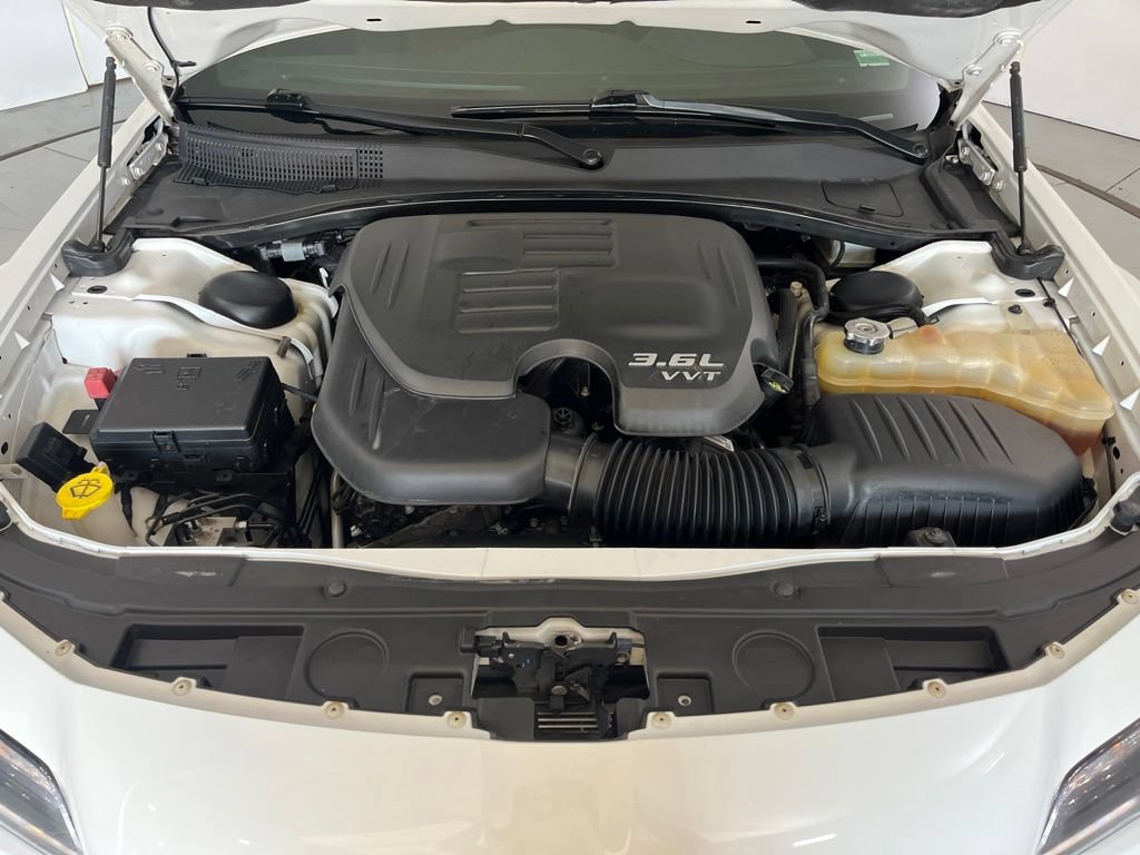 Used 2019 Chrysler 300 S w/ 300S Premium Group 2 RWD image 9